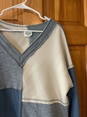 New in Blue & Cream Colorblock Top